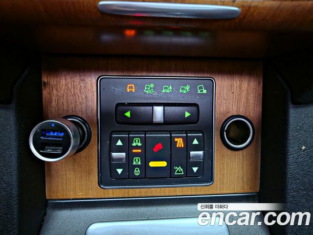 Land Rover Discovery 2013 — photo 17