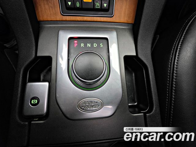 Land Rover Discovery 2013 — photo 18