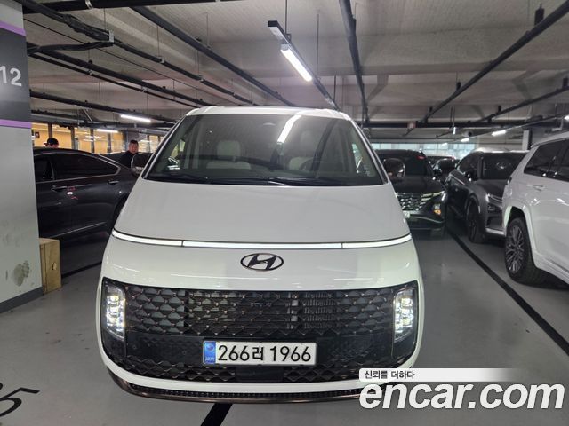 Hyundai Staria 2022 — photo 1