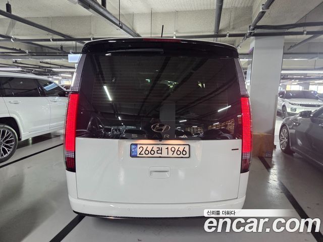 Hyundai Staria 2022 — photo 2