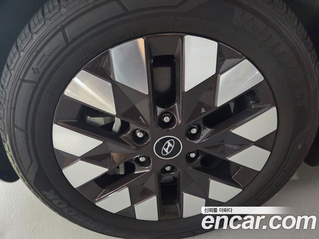 Hyundai Staria 2022 — photo 3
