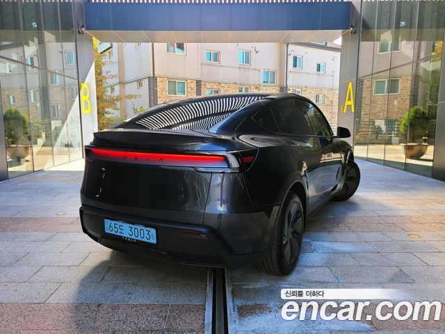 Tesla Model Y 2025 — photo 3