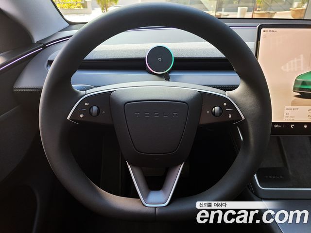 Tesla Model Y 2025 — photo 8