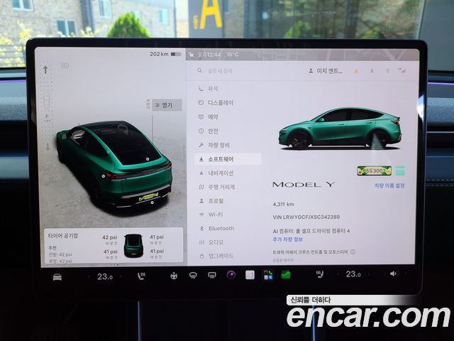Tesla Model Y 2025 — photo 10