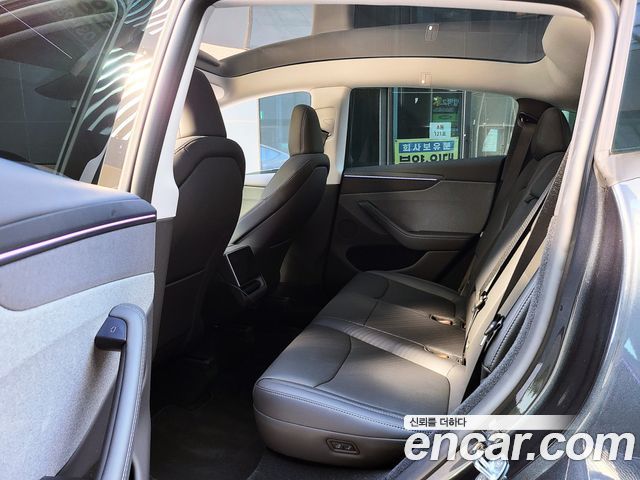 Tesla Model Y 2025 — photo 15