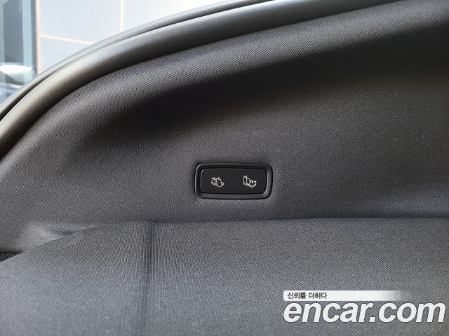 Tesla Model Y 2025 — photo 18