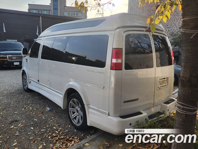 Chevrolet Express Van 2019 — photo 2