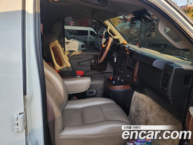 Chevrolet Express Van 2019 — photo 9