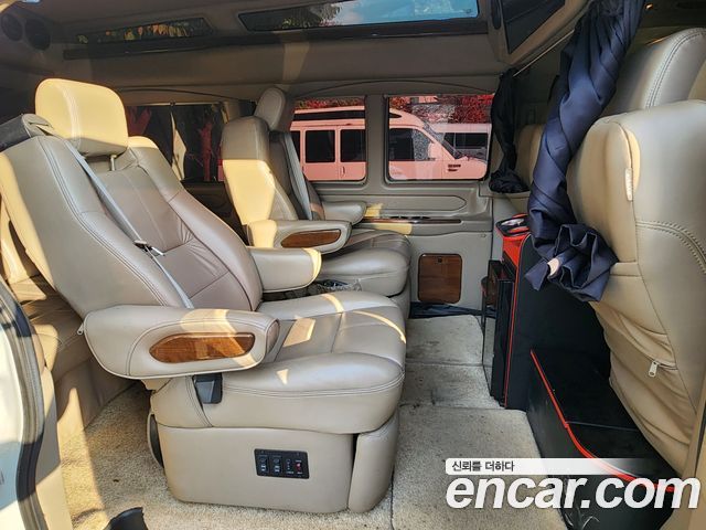 Chevrolet Express Van 2019 — photo 10