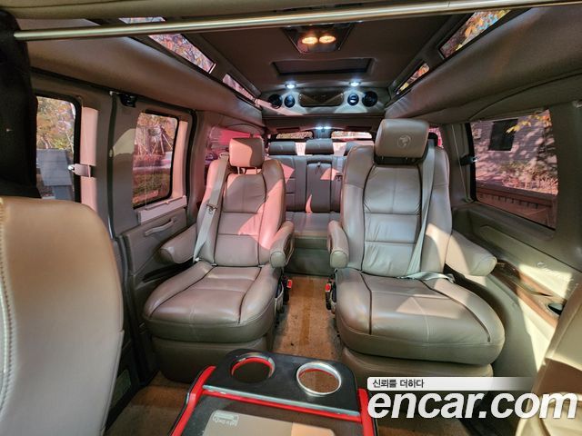 Chevrolet Express Van 2019 — photo 12