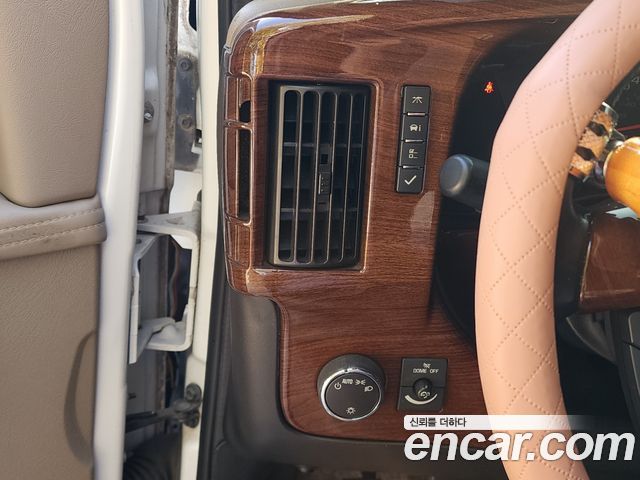 Chevrolet Express Van 2019 — photo 14