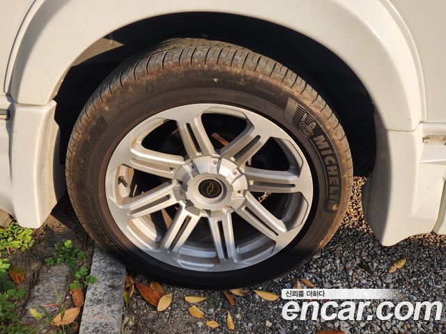 Chevrolet Express Van 2019 — photo 17