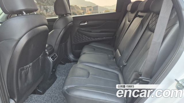 Hyundai Santafe 2023 — photo 17