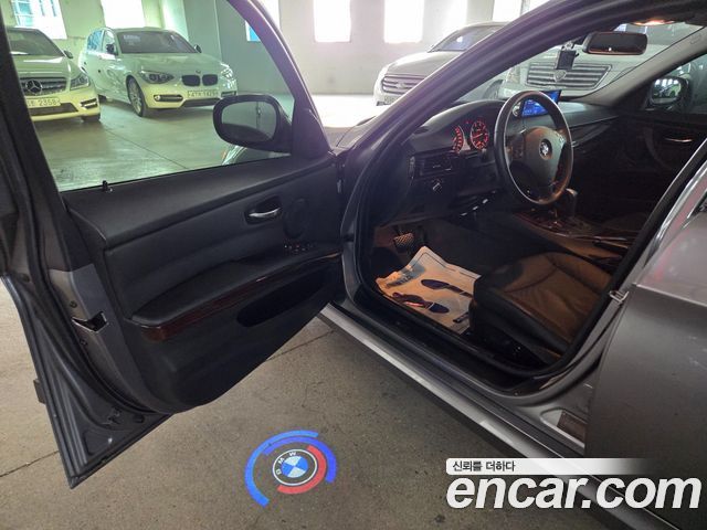 BMW 3-Series 2010 — photo 8