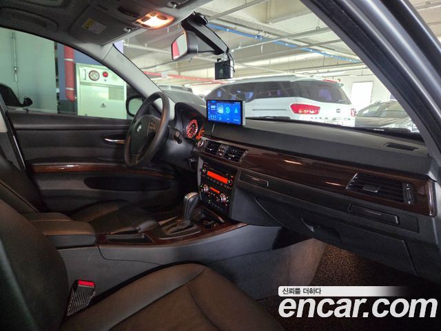 BMW 3-Series 2010 — photo 10