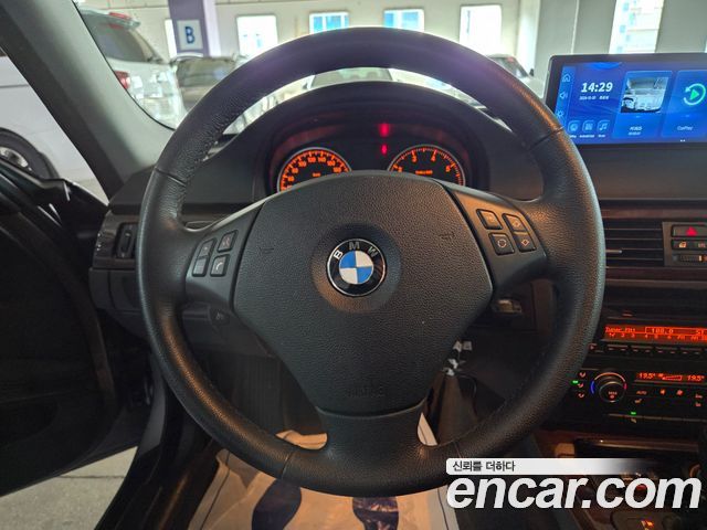 BMW 3-Series 2010 — photo 13