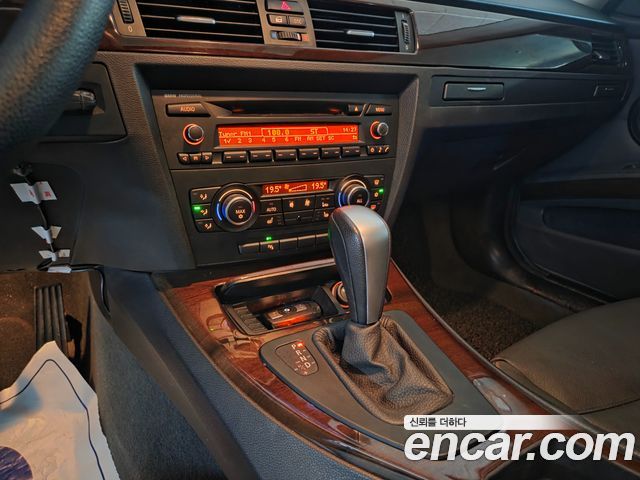 BMW 3-Series 2010 — photo 14
