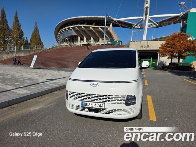 Hyundai Staria 2025 — photo 1