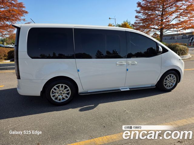 Hyundai Staria 2025 — photo 4