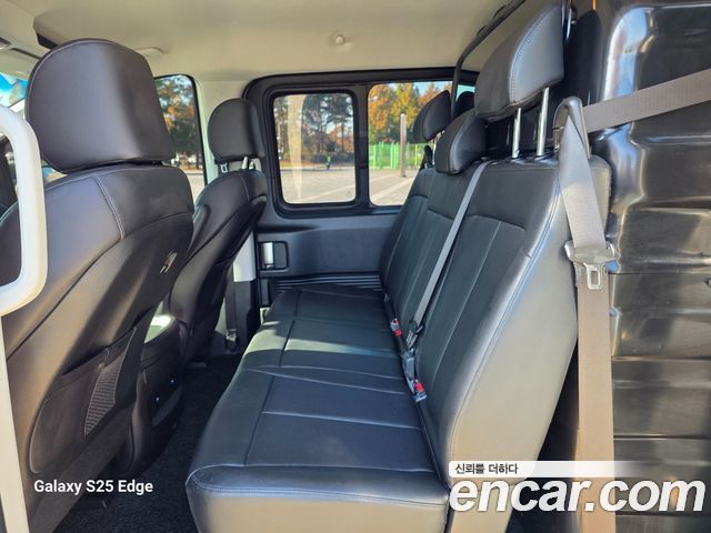 Hyundai Staria 2025 — photo 9