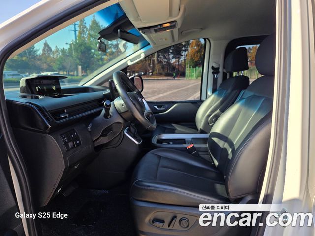 Hyundai Staria 2025 — photo 11