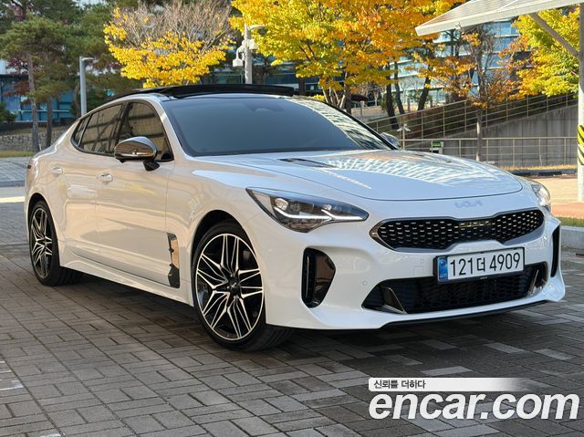 Kia Stinger 2023 — photo 1