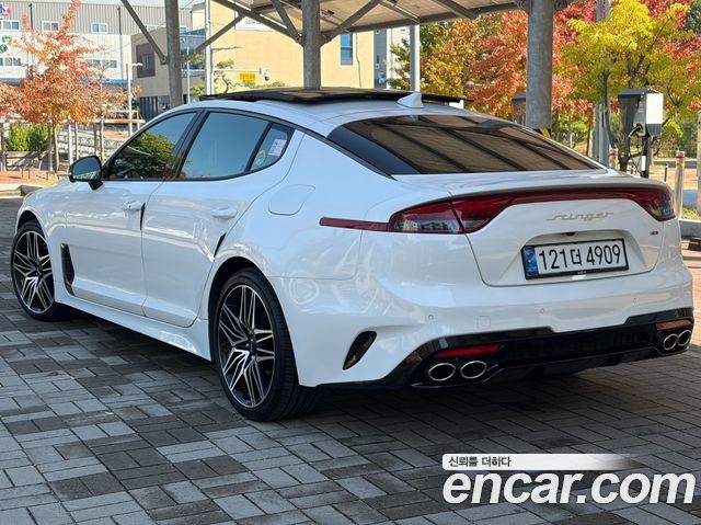 Kia Stinger 2023 — photo 3