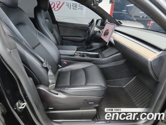 Tesla Model Y 2022 — photo 9