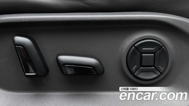 Volkswagen Touareg 2020 — photo 17