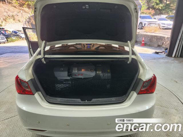 Hyundai Sonata 2010 — photo 8