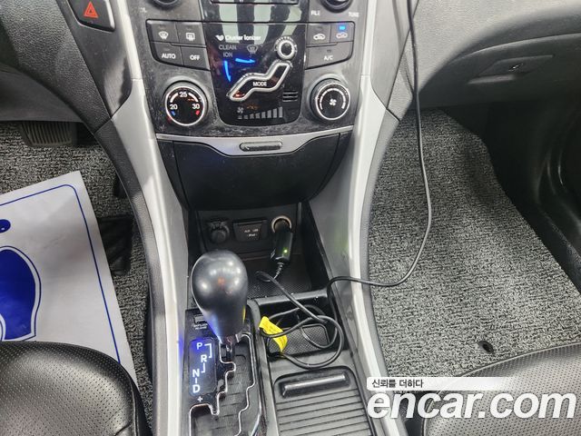 Hyundai Sonata 2010 — photo 12