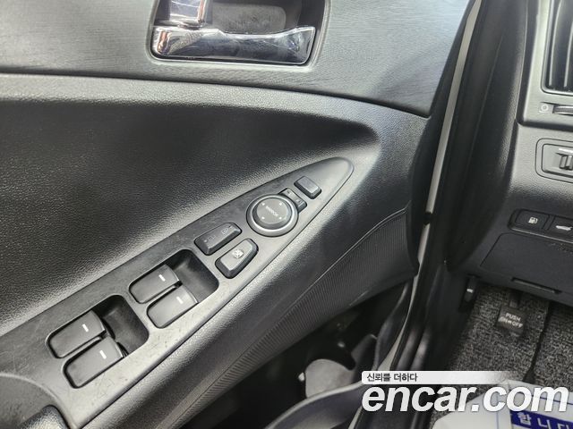 Hyundai Sonata 2010 — photo 13