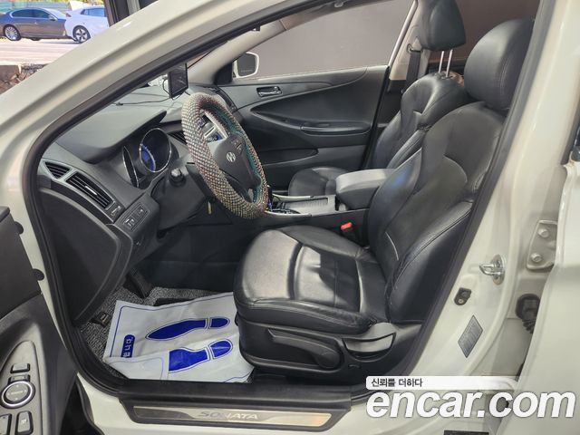 Hyundai Sonata 2010 — photo 17