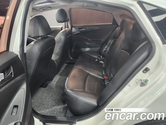 Hyundai Sonata 2010 — photo 18