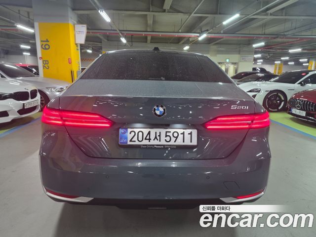 BMW 5-Series 2025 — photo 2
