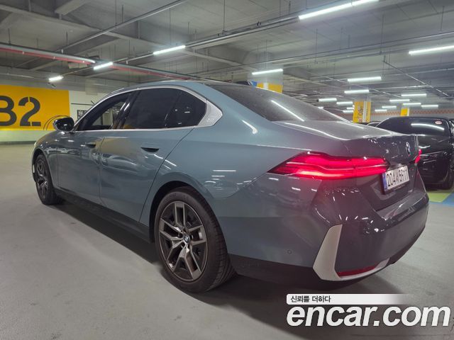 BMW 5-Series 2025 — photo 4