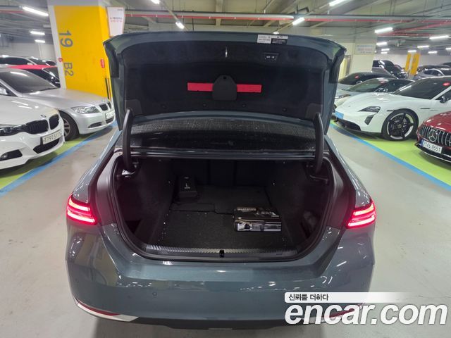 BMW 5-Series 2025 — photo 6