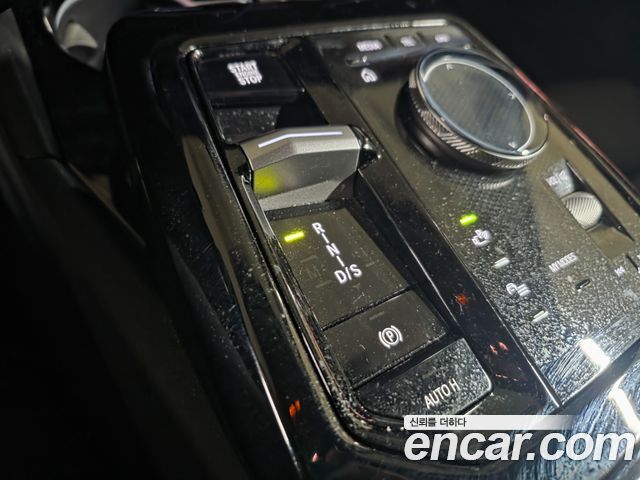 BMW 5-Series 2025 — photo 9