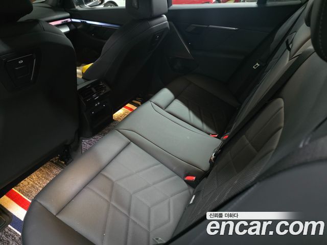 BMW 5-Series 2025 — photo 10