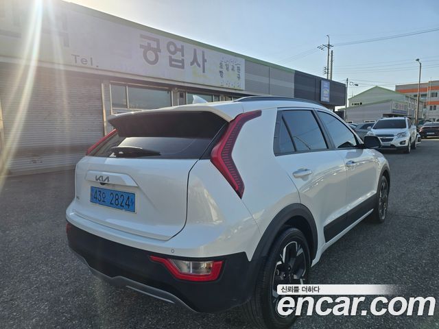 Kia Niro 2023 — photo 4