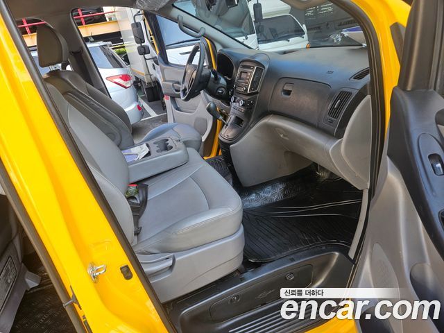 Hyundai Starex 2019 — photo 12