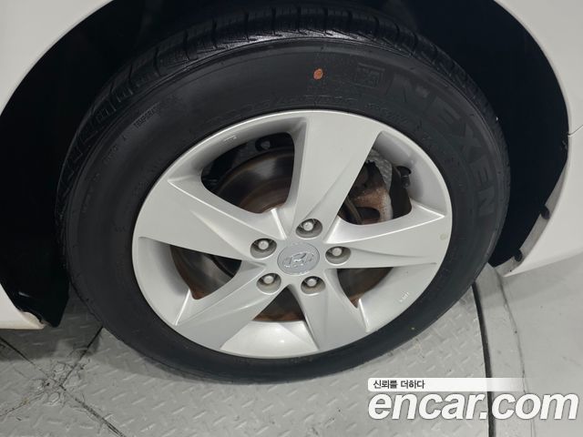 Hyundai AVANTE 2012 — photo 12