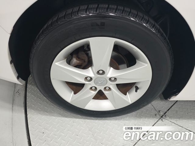 Hyundai AVANTE 2012 — photo 14