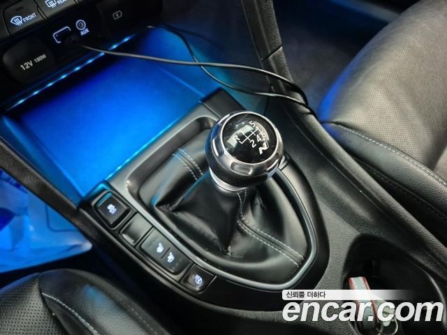 Hyundai Veloster 2020 — photo 8