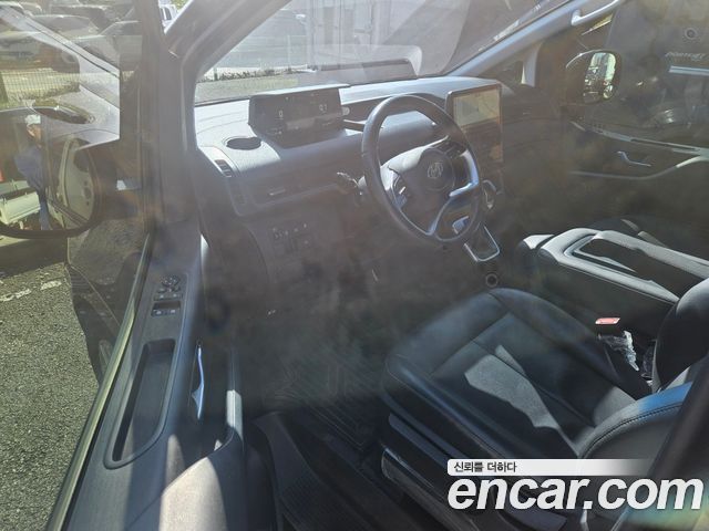 Hyundai Staria 2024 — photo 8