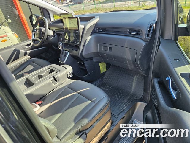 Hyundai Staria 2024 — photo 9