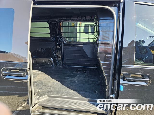 Hyundai Staria 2024 — photo 16