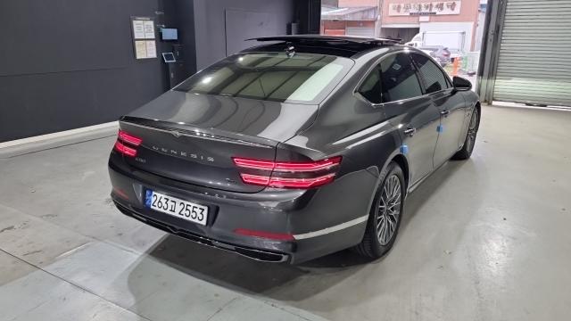 Genesis G80 2022 — photo 2