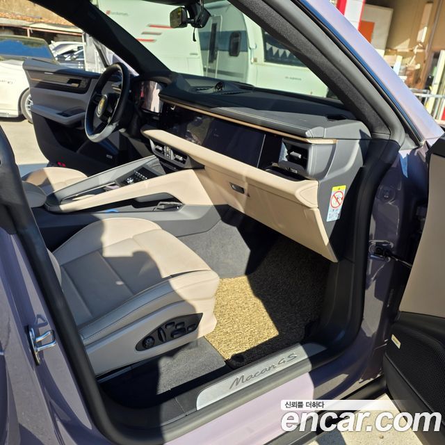 Porsche Macan 2025 — photo 12