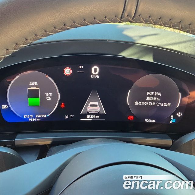 Porsche Macan 2025 — photo 17